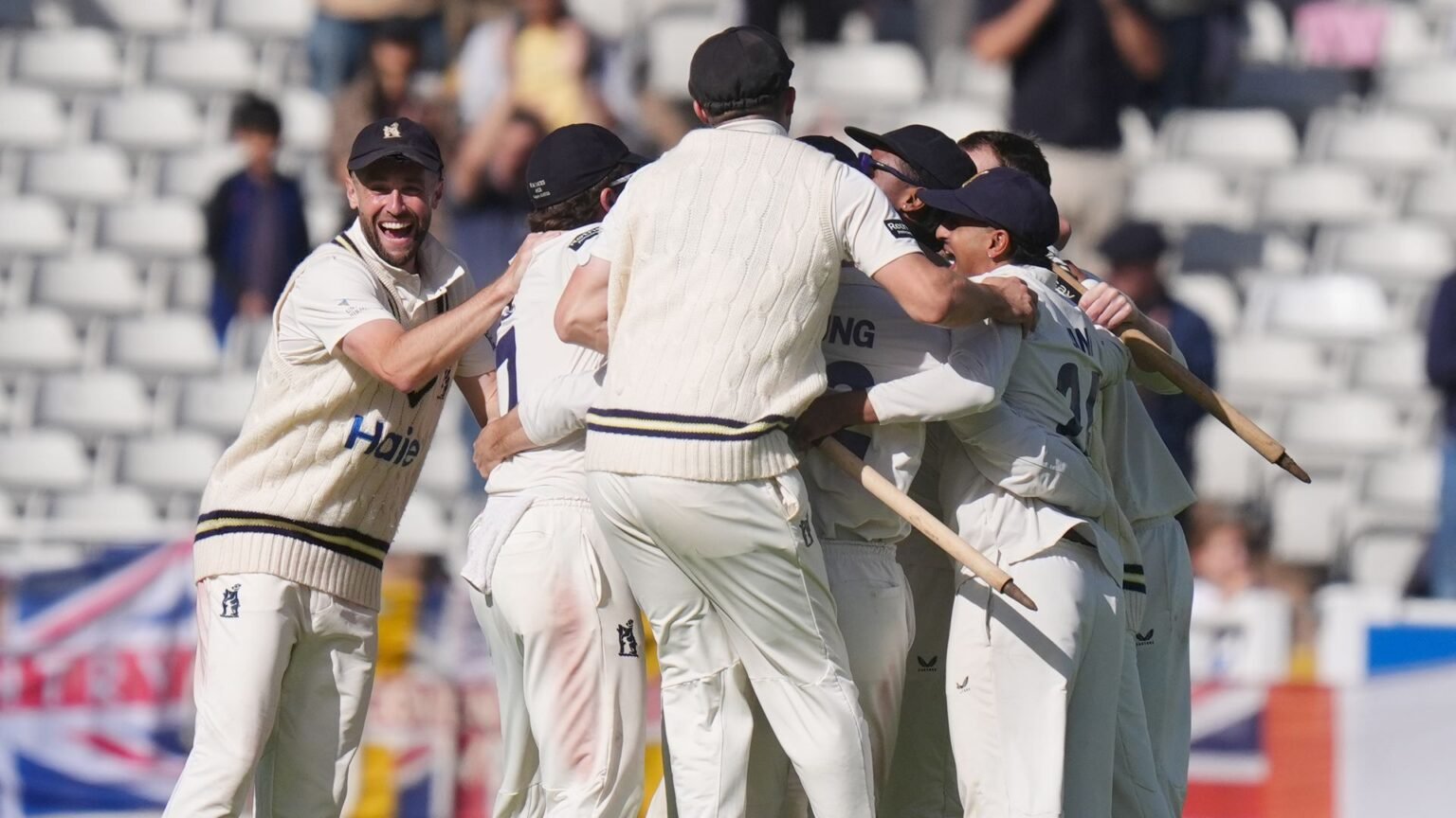 Warwickshire win County Championship