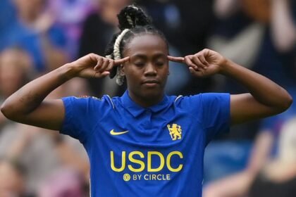 Chelsea and London City ease to WSL victories