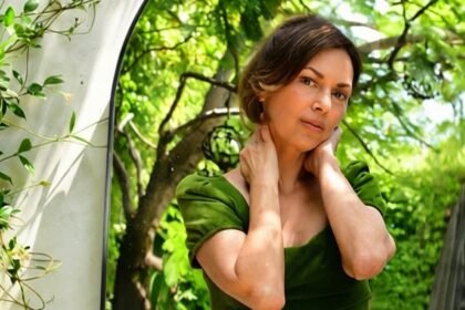 Susanna Hoffs Kept Notes on Her Rock Star Journey. She’s Ready to Tell the Story
