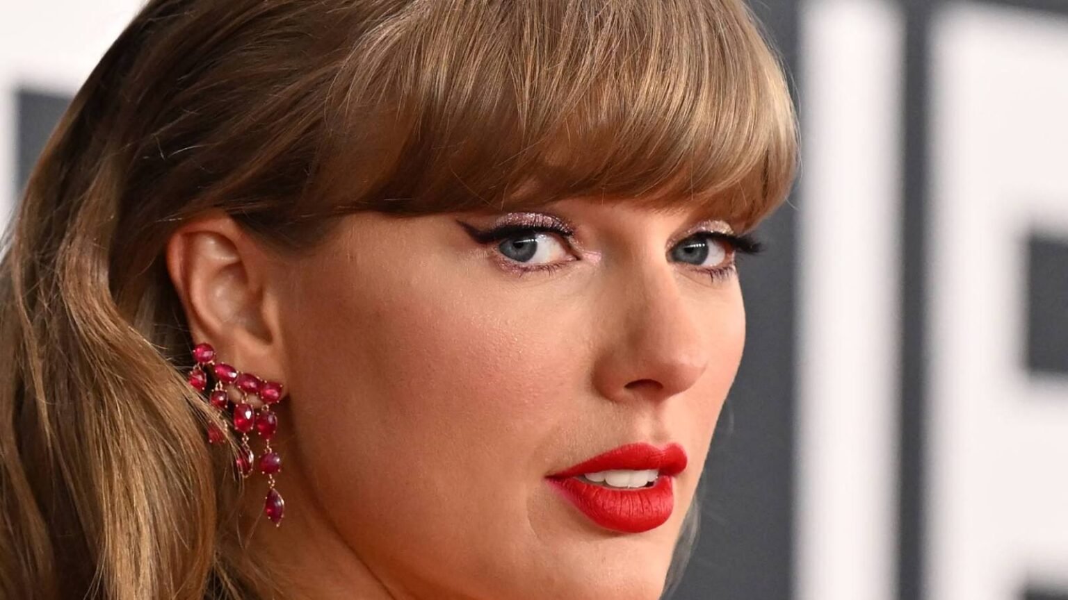 Taylor Swift to Premiere ‘Patient Zero’ Video Co-Starring Dakota Johnson, Colin Farrell During VMAs