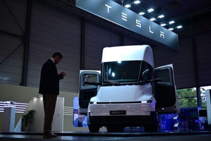 Tesla’s big electric truck faces an even bigger infrastructure challenge