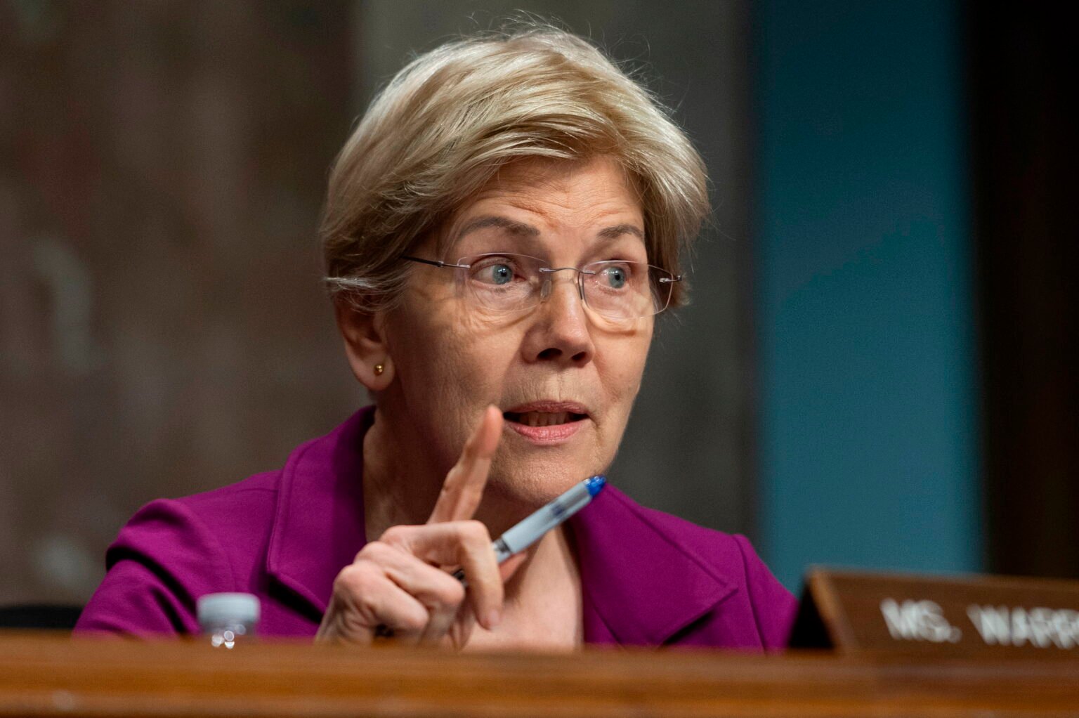 Warren demands Trump officials explain removing a ban on interference in census data