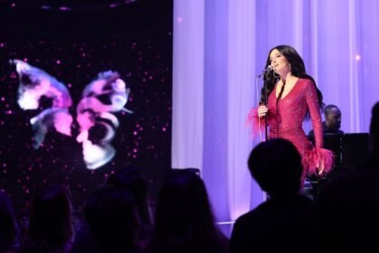 Kacey Musgraves Pays Tribute to Dolly Parton With ‘I Will Always Love You’ at MTV VMAs
