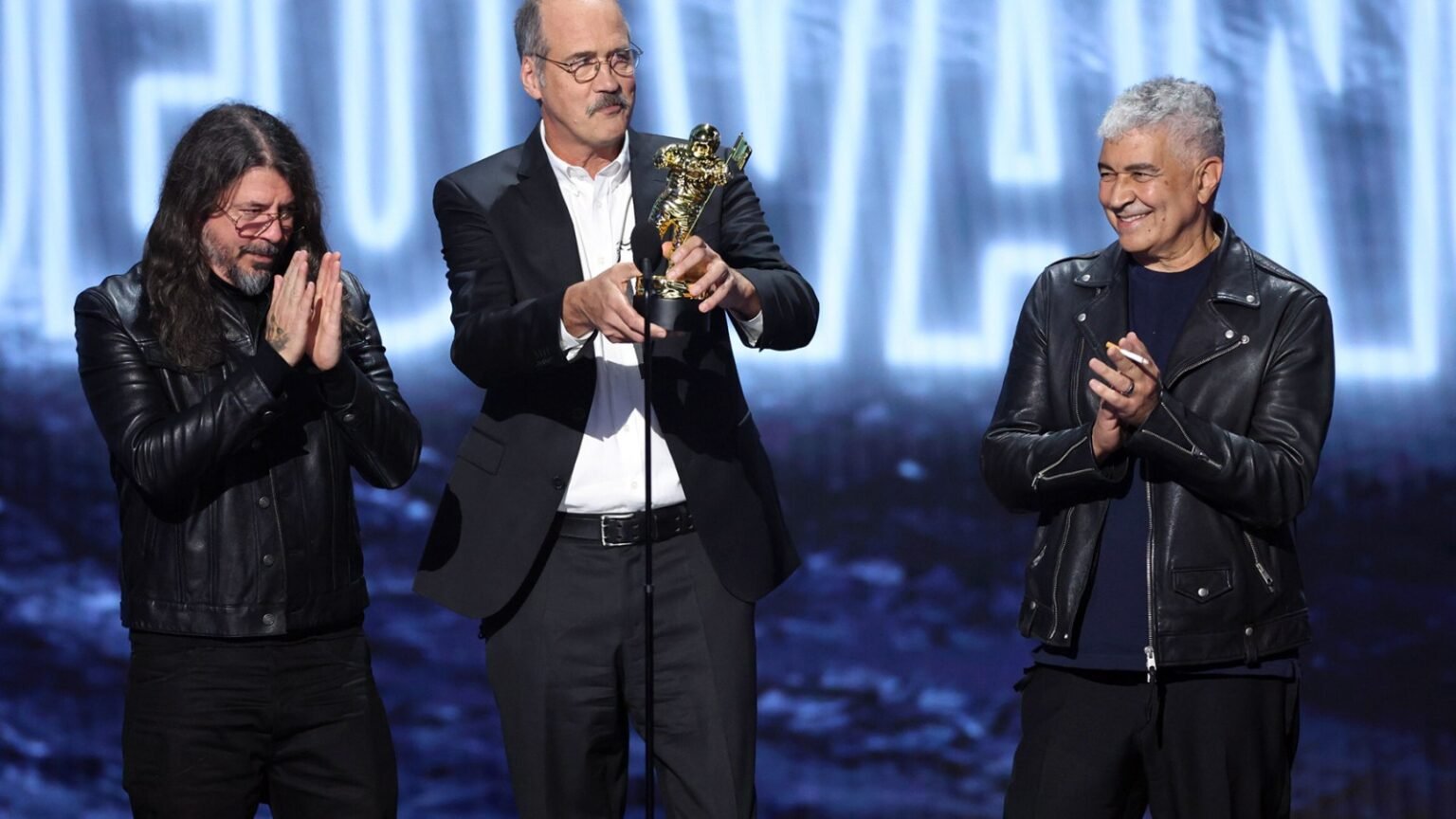 Nirvana Accept MTV Video Vanguard Award — Without a Performance