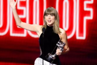 Taylor Swift Pays Tribute to Dolly Parton While Accepting Video of the Year Award at 2026 VMAs
