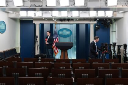White House Defies Court Order, Continues Enforcing Media Ban