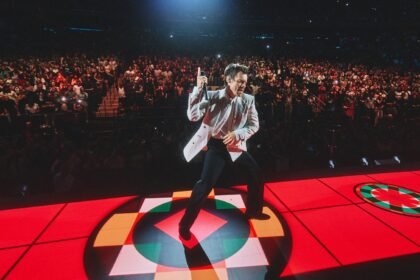 Seven Reasons Why You Should See Harry Styles Right Now