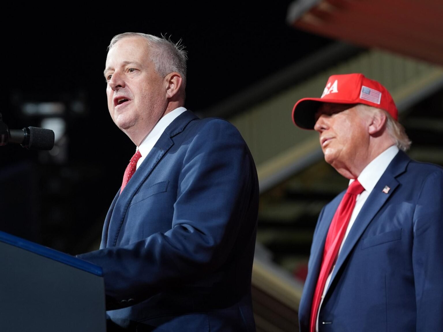Trump pushes his $5,000 'dividend' pledge. Republican candidates, not as much
