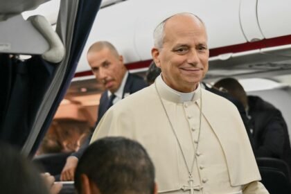 White Sox receive letter from Pope Leo XIV on playoff opener