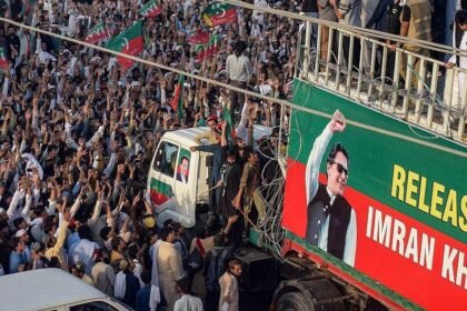 Supporters of jailed ex-PM Imran Khan march to Pakistan capital