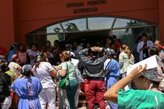 Powerful magnitude 7.7 earthquake hits Panama, damaging buildings