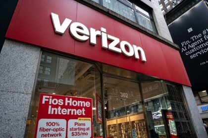 Verizon stock heads for worst day since 2002 as SpaceX U.S. network plans whack telcos