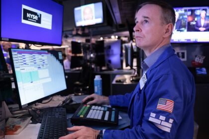 How the S&P 500 can be at record highs, while the market remains oversold