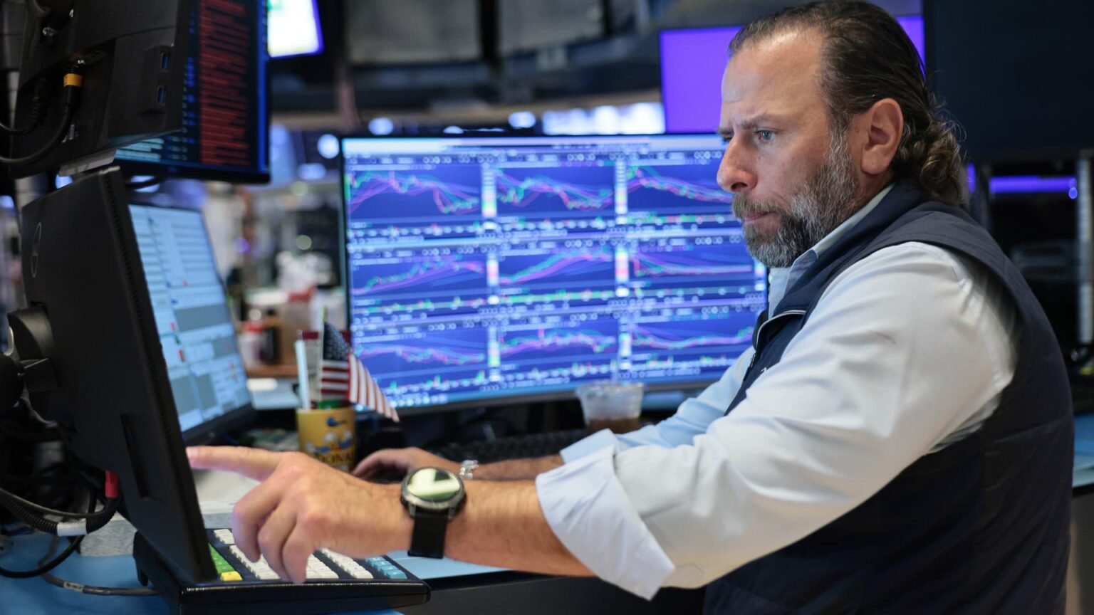 Treasury yields inch higher as investors await key jobs report