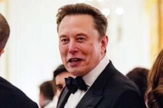 SpaceX stock climbs to highest since June, returning Musk to trillionaire status