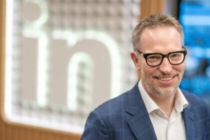 Former LinkedIn chief Roslansky to leave Microsoft, following other exec departures