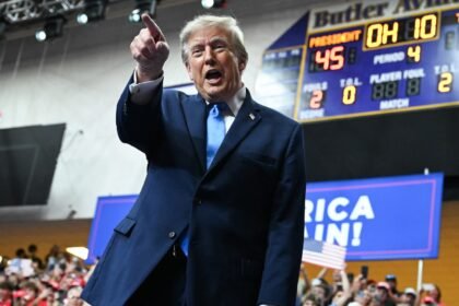 Trump reiterates pledge to send $5,000 checks, and hands out smaller payments, as midterm elections loom