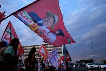 US suspends consular services in Brazil as Lula and Bolsonaro fight for election