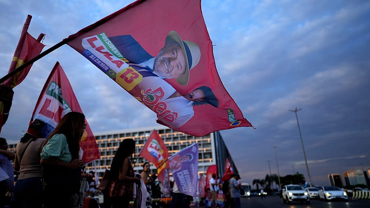 US suspends consular services in Brazil as Lula and Bolsonaro fight for election