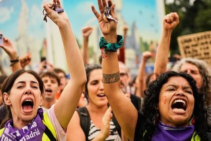 Tens of thousands take to Madrid streets demanding housing action
