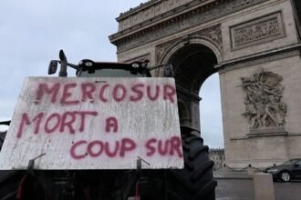Hundreds of farmers rally in Paris against EU-Mercosur pact and import fears