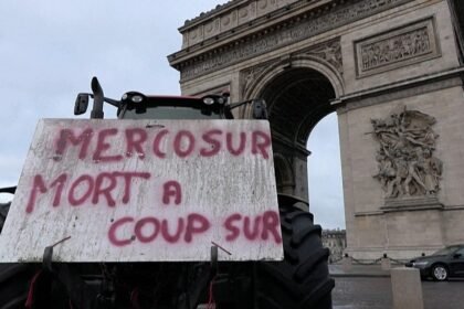 Hundreds of farmers rally in Paris against EU-Mercosur pact and import fears