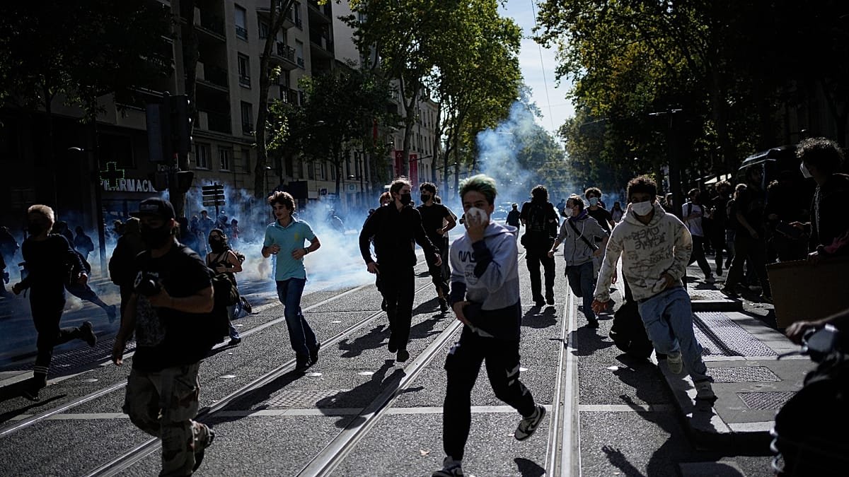 Clashes in French cities as students continue to protest over education funding