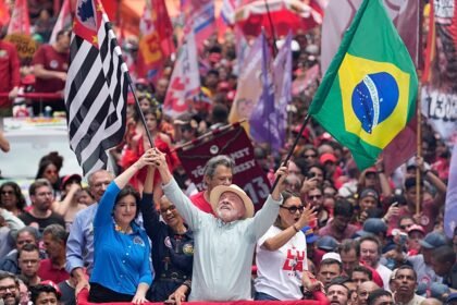 Brazil's Lula and Flávio Bolsonaro wrap up campaigns on eve of tight vote