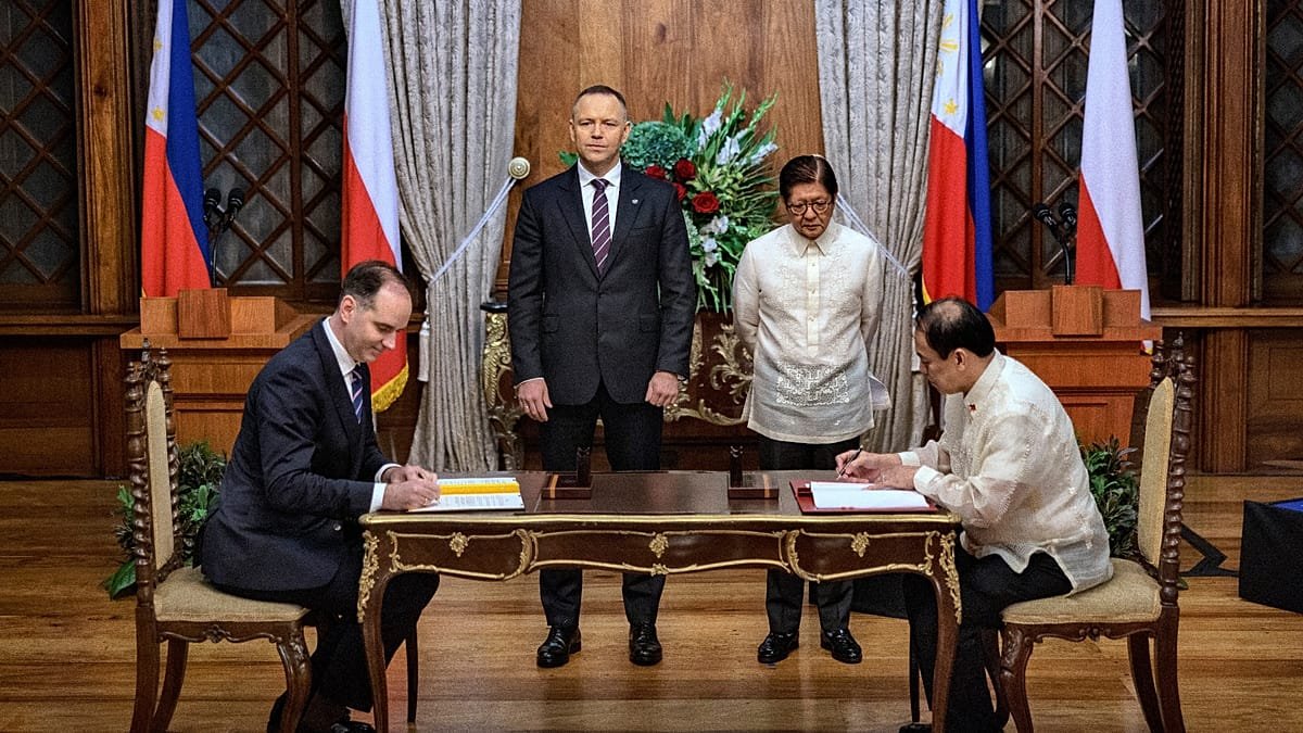 Manny Pacquiao hosts Polish president Karol Nawrocki for Manila boxing workout