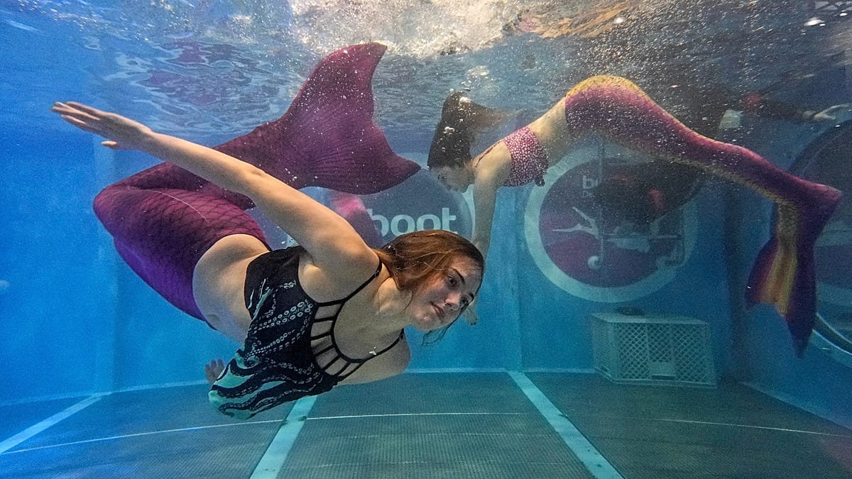 Mermaids compete in Warsaw's deepest swimming pool