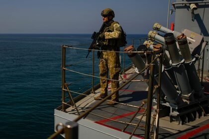 Turkey and Pakistan to send troops to Saudi Arabia under defence pact