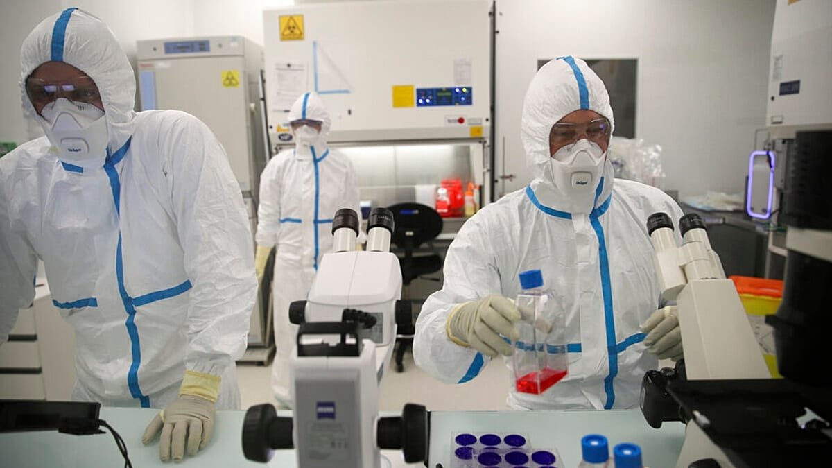Trump to talk plague with Putin as Russia plays down fears of outbreak