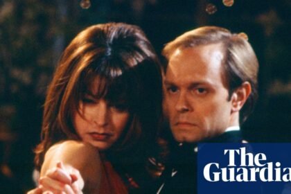 ‘He was devastatingly sexy’: Frasier’s Jane Leeves and David Hyde Pierce on the love between Daphne and Niles