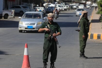 Yemen war live: Yemeni forces claim key heights as Houthi attacks go on