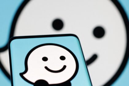Why has Iraq decided to ban online map service Waze?