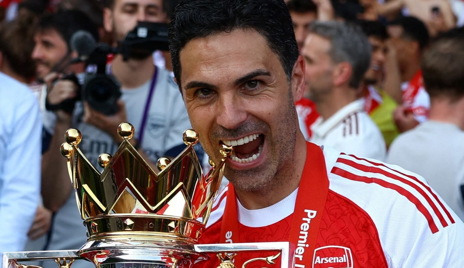 Arsenal boss Mikel Arteta signs new contract with Premier League champions