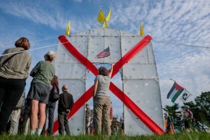 Virginia county sues to stop Trump from building his beloved triumphal arch