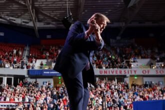 Poll reveals voters favor Democrats on key issues as many lack faith in either party