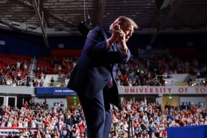 Poll reveals voters favor Democrats on key issues as many lack faith in either party