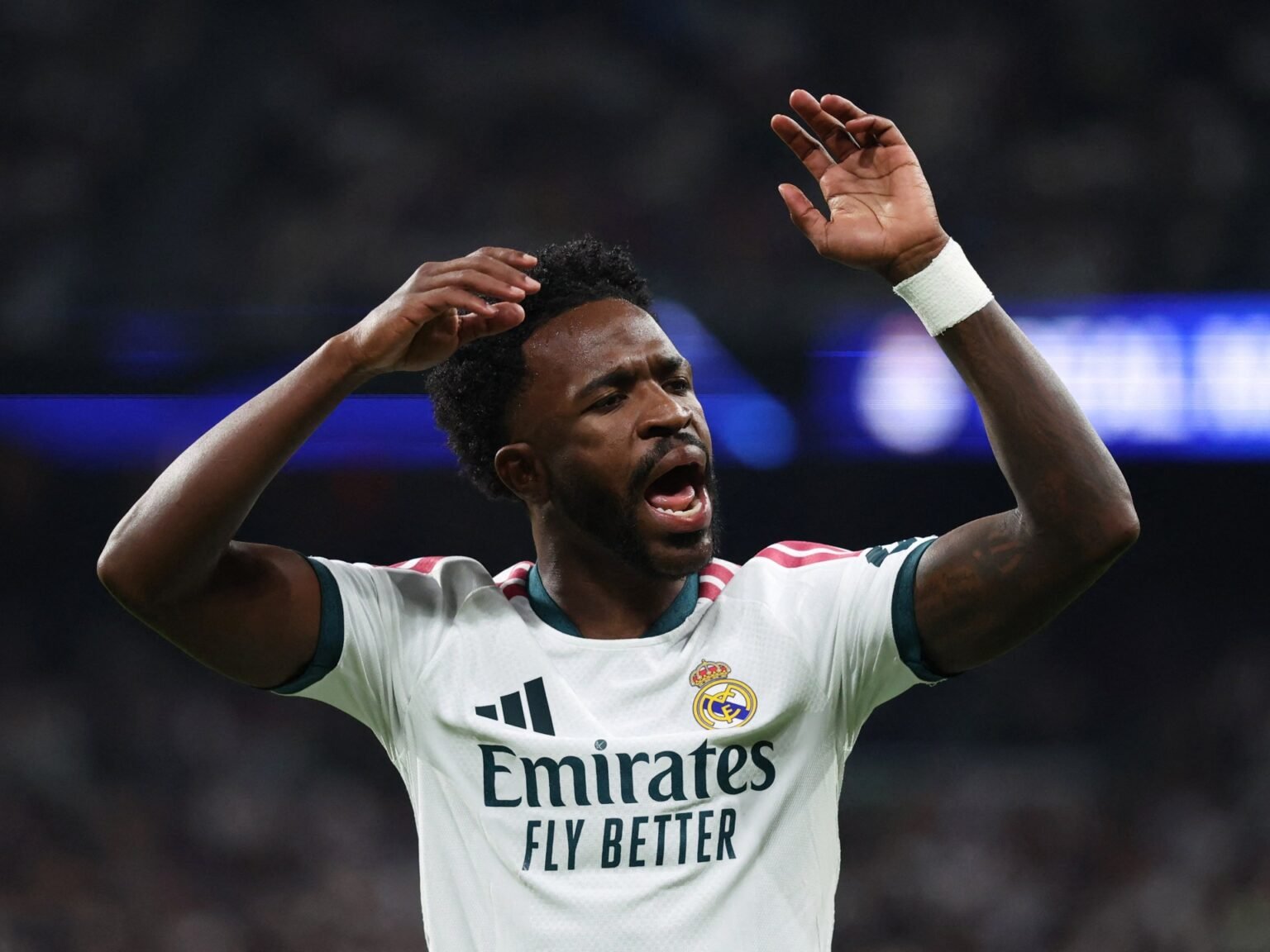 Vinicius apologises for hair-pull red card but could miss El Clasico