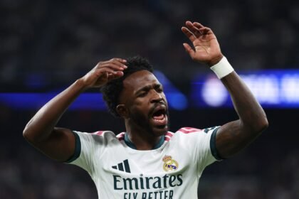 Vinicius apologises for hair-pull red card but could miss El Clasico