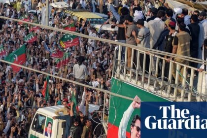 Supporters of Imran Khan start march on locked-down Islamabad