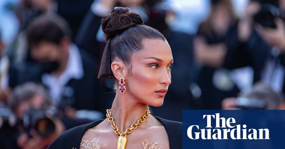 Daniel Roseberry adds ‘aerodynamic‘ edge to Schiaparelli’s surrealist glamour at Paris show