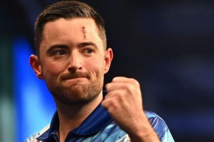 Humphries races into World Grand Prix last eight