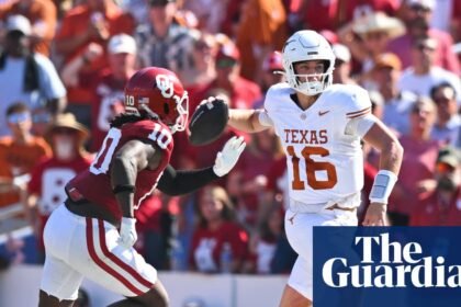 Oklahoma stun No 1 Texas as Sandell’s last-second kick seals Red River upset