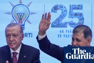 Mayor of Turkish opposition stronghold Izmir defects to Erdoğan’s party