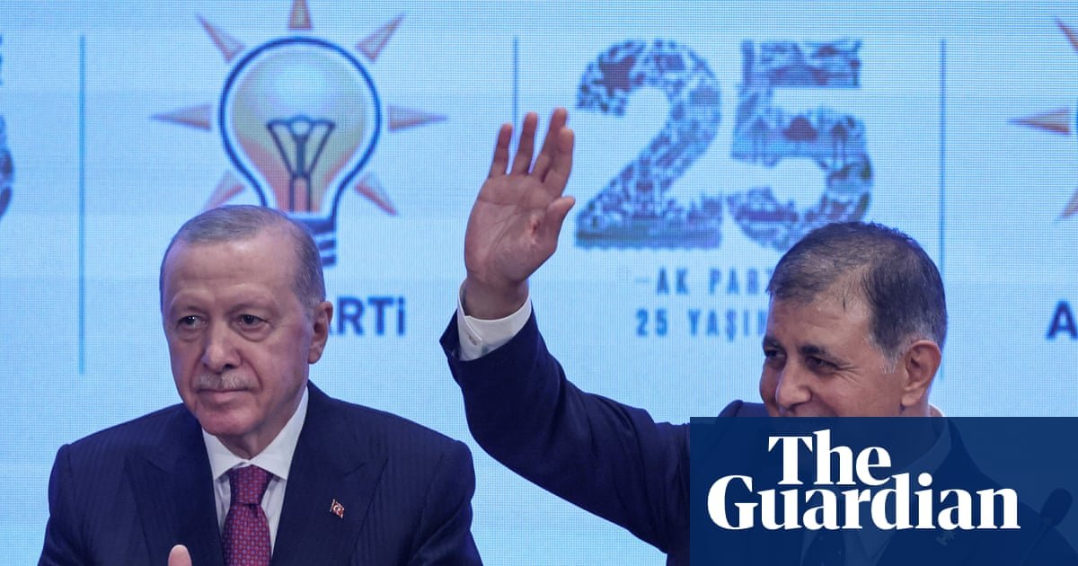 Mayor of Turkish opposition stronghold Izmir defects to Erdoğan’s party