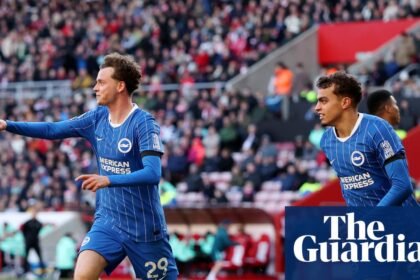 Ten-man Brighton continue fine form with battling win at Sunderland