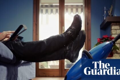 Couples: do you share the housework and chores equally or is there an imbalance?