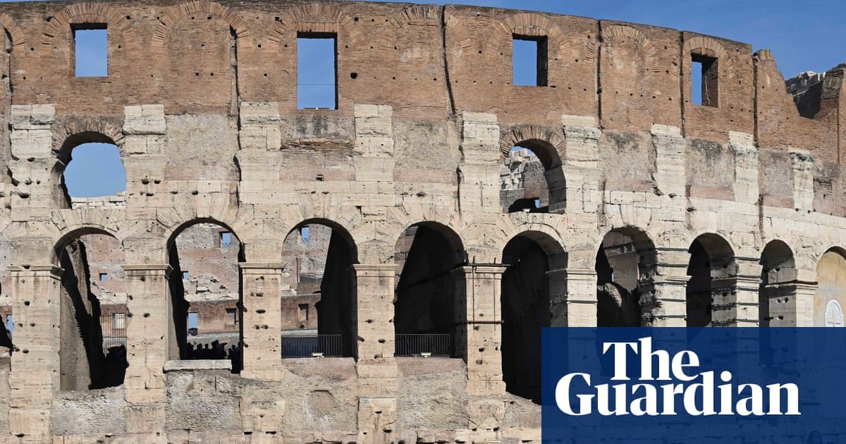 ‘I have to dodge them all the time’: Rome locals incensed by rise in golf cart tours